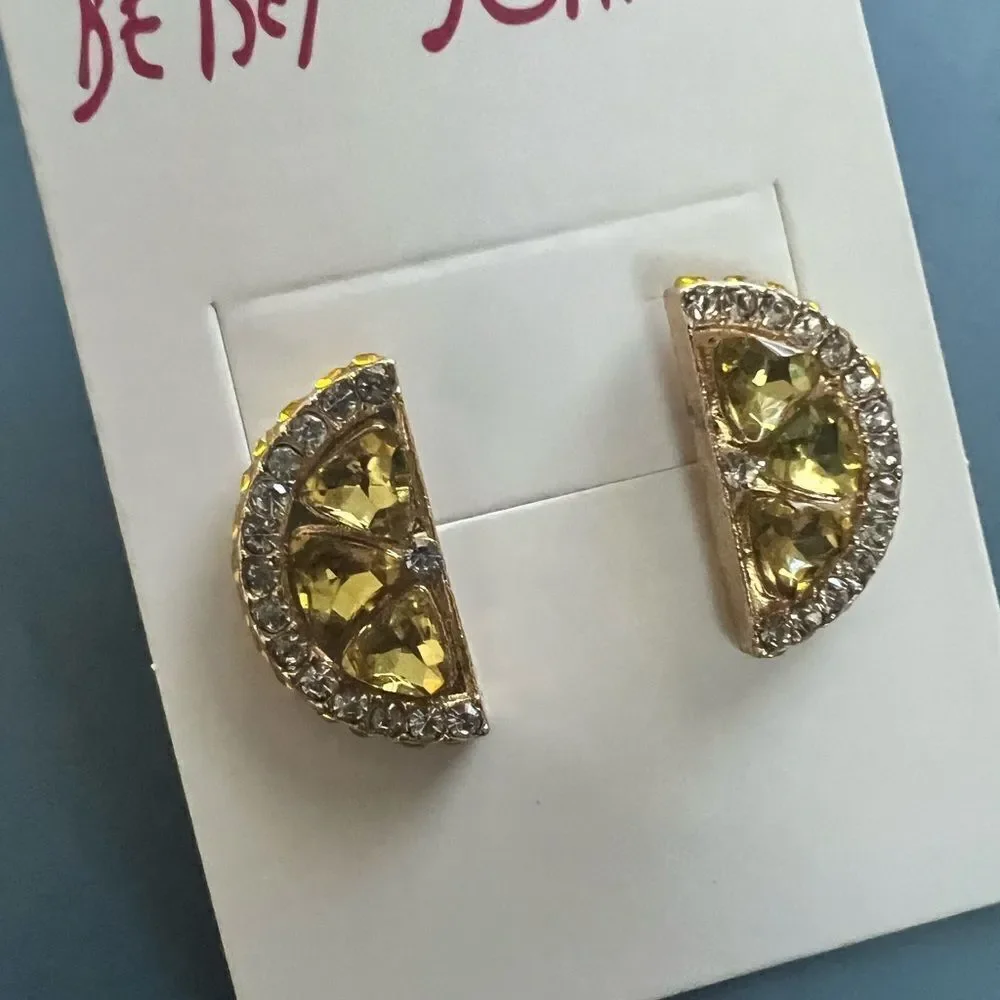 🍋 Betsey Johnson sparkling crystal lemon wedge earrings 🍋